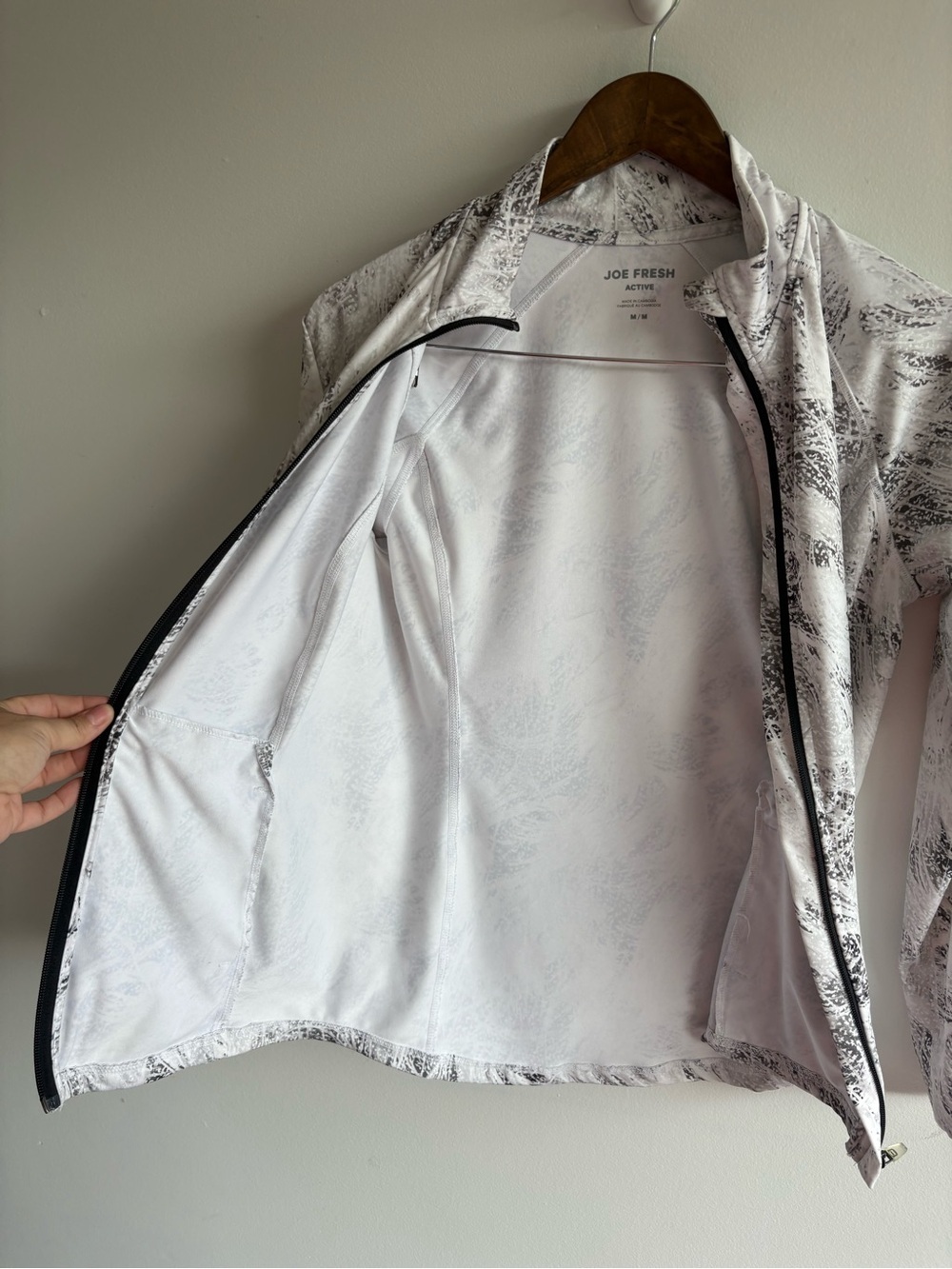 Joe Fresh Active Full Zip Athletic Jacket Gray White Abstract Print Medium - Picture 9 of 9